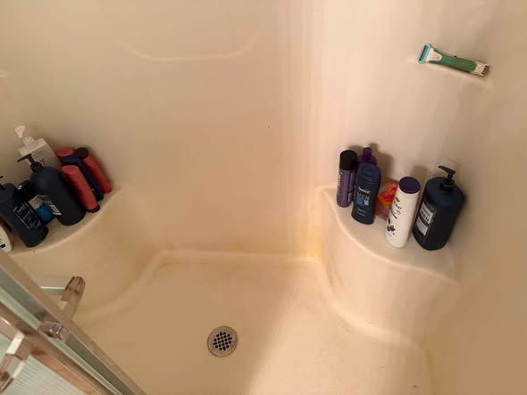 Bathtub before cleaning by The Clean Nest